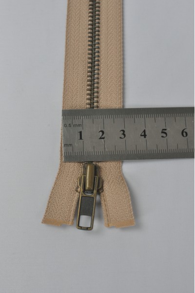 ZIP090 5號拉鏈 開尾單頭拉鏈  青古銅金屬拉鏈  不設單獨拉鍊訂購 側面照